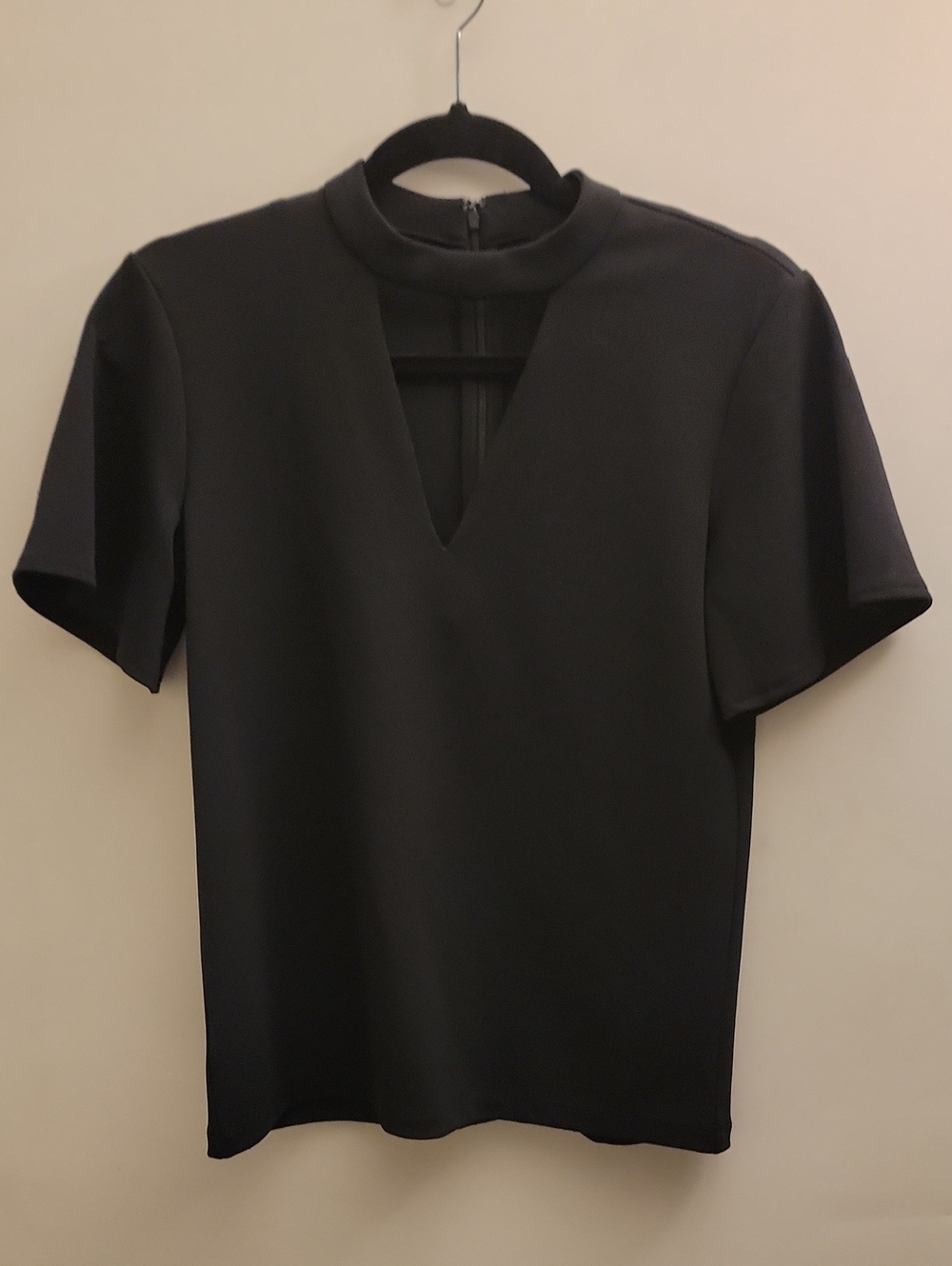 Ann Taylor Black Short Sleeve V-Notch Top, Sz. Small.
